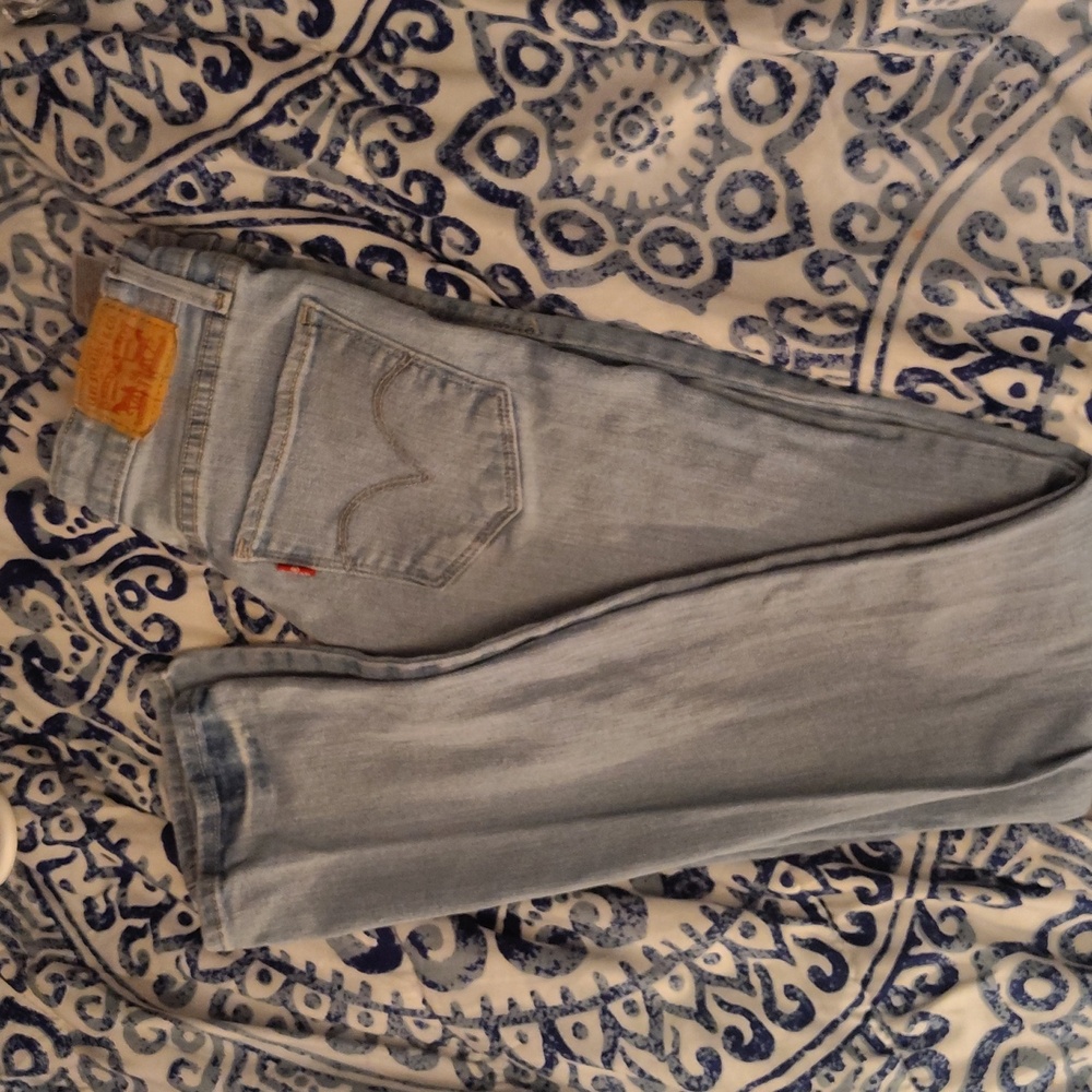 Levi’s mid rise skinny jean size 27 ❤️